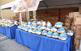 Atendendo à Comunidade e Alimentando Famílias em Situação de Fome